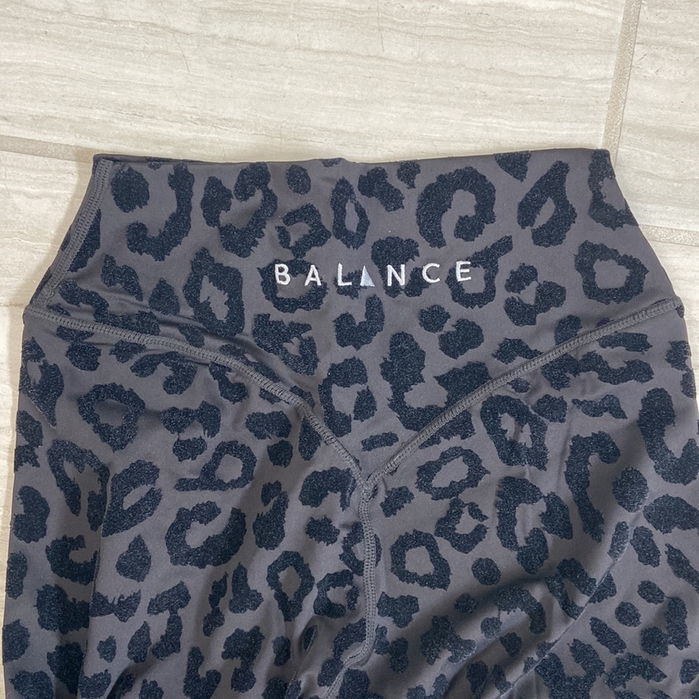 Balance Legging - Picture 2 of 3